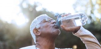Beber água é importante para diversas funções do organismo, confira algumas delas